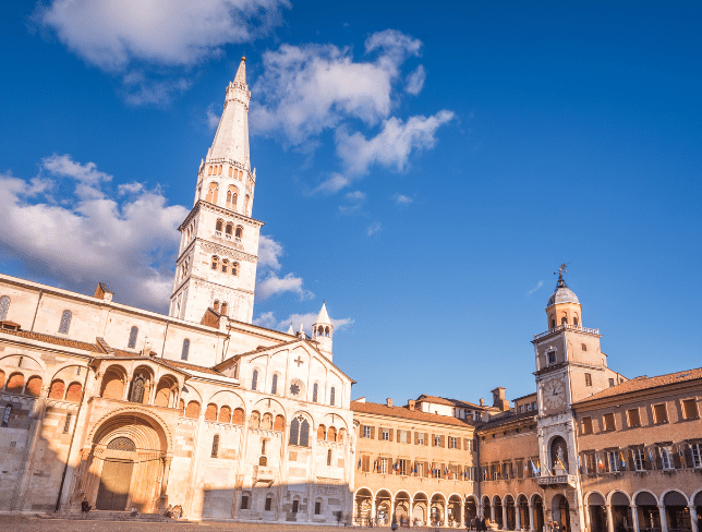 My tour live - visit Cathédrale de Modène, Italie